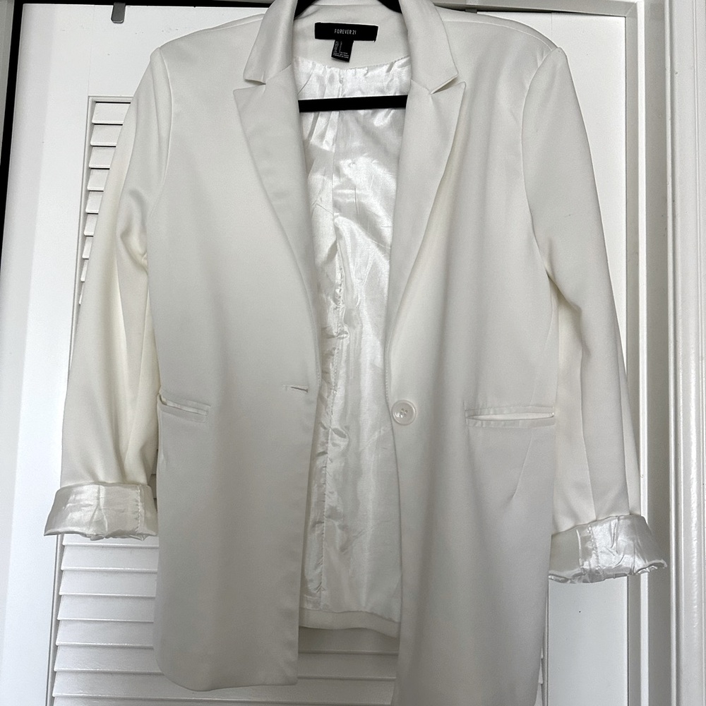 WHITE BLAZER